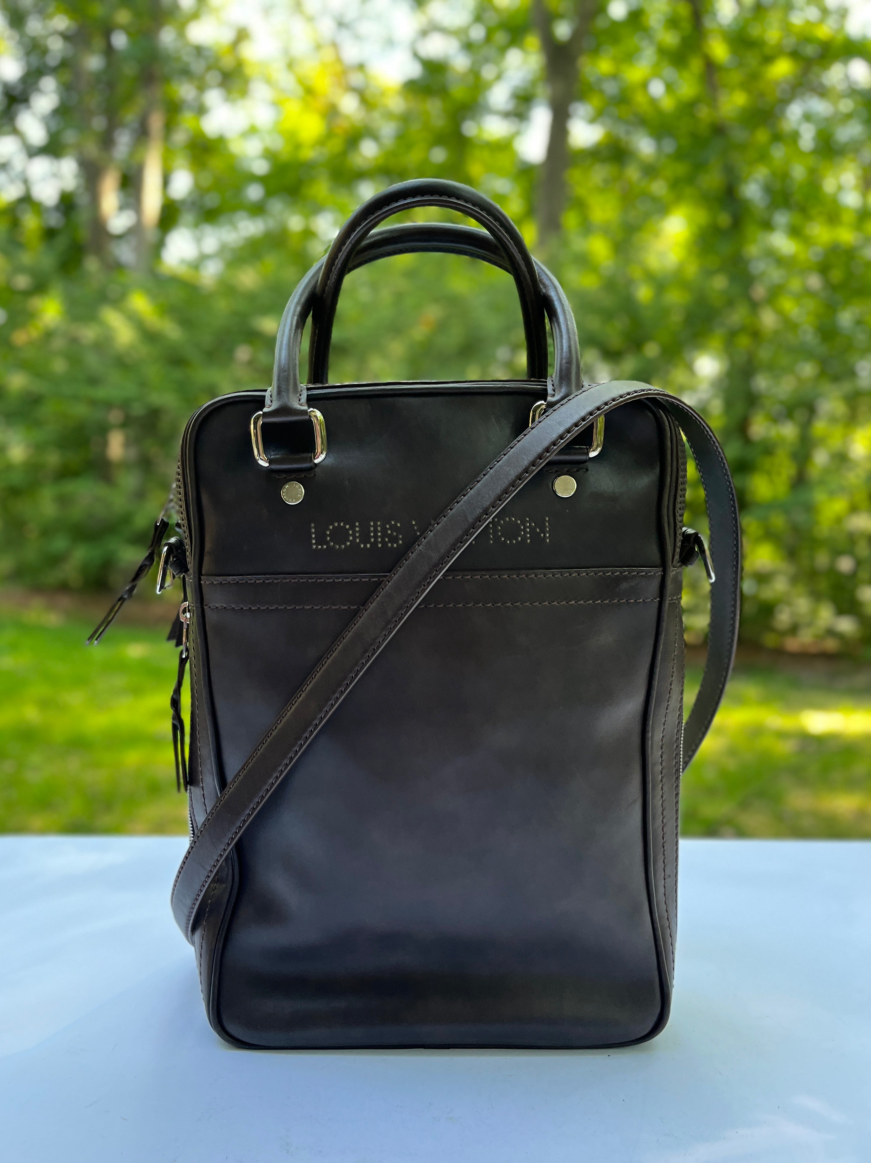 Louis Vuitton Cuir Plume and Cuir Ecume Leather Very One Handle in Noir  Satchel
