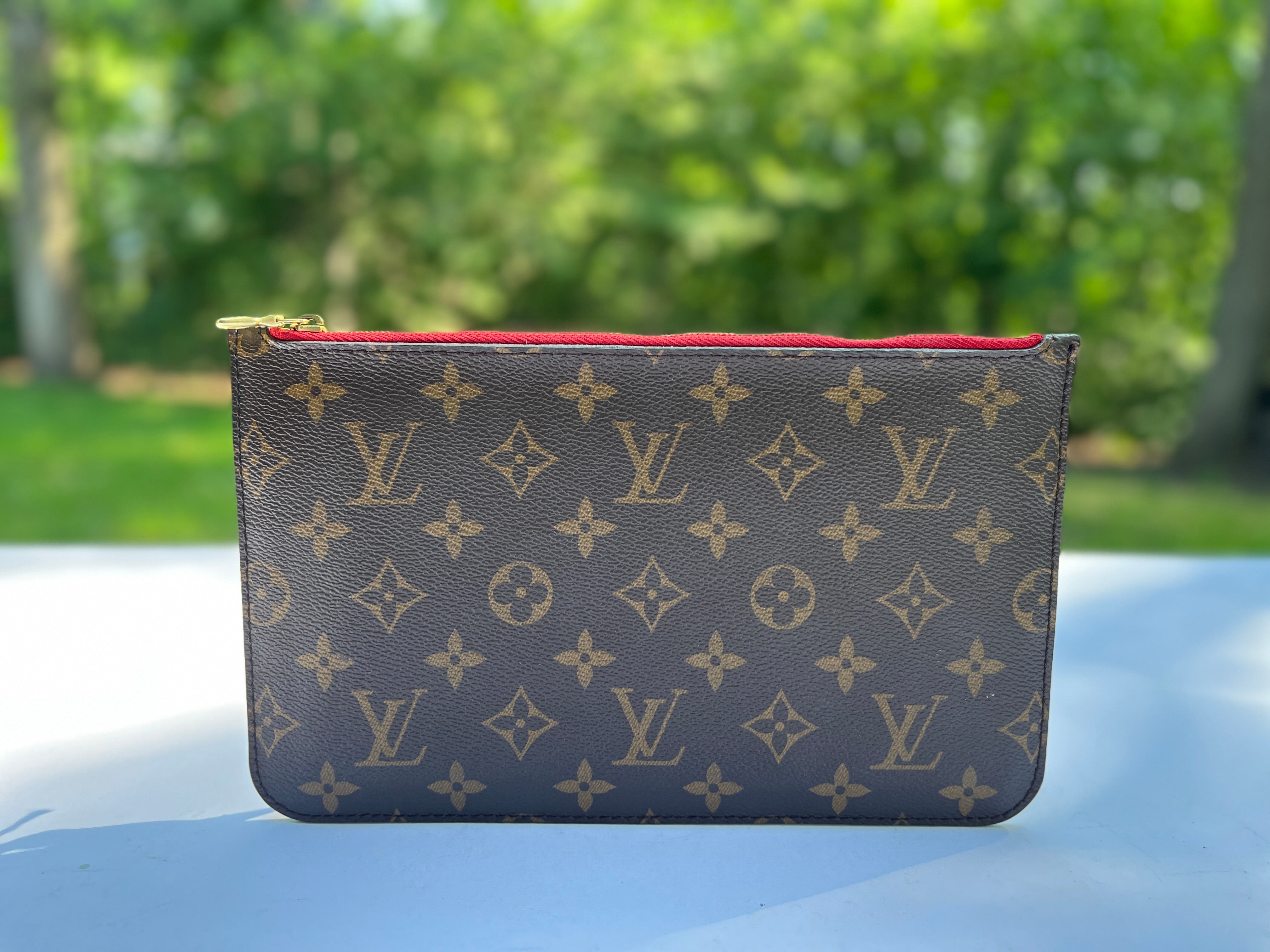 Louis Vuitton Monogram Neverfull GM Pouch Only with Red Interior – Chicago  Consignment