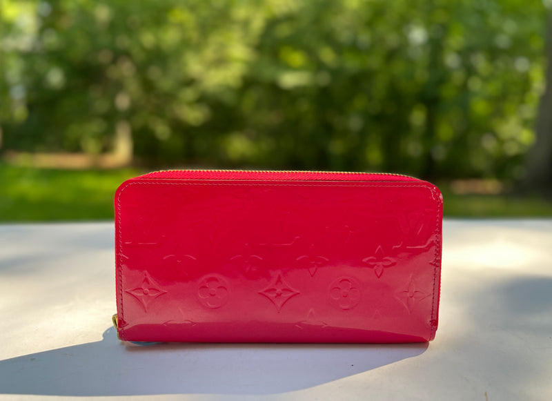 Louis Vuitton Vernis Zippy Wallet in Freesia Pink – Chicago