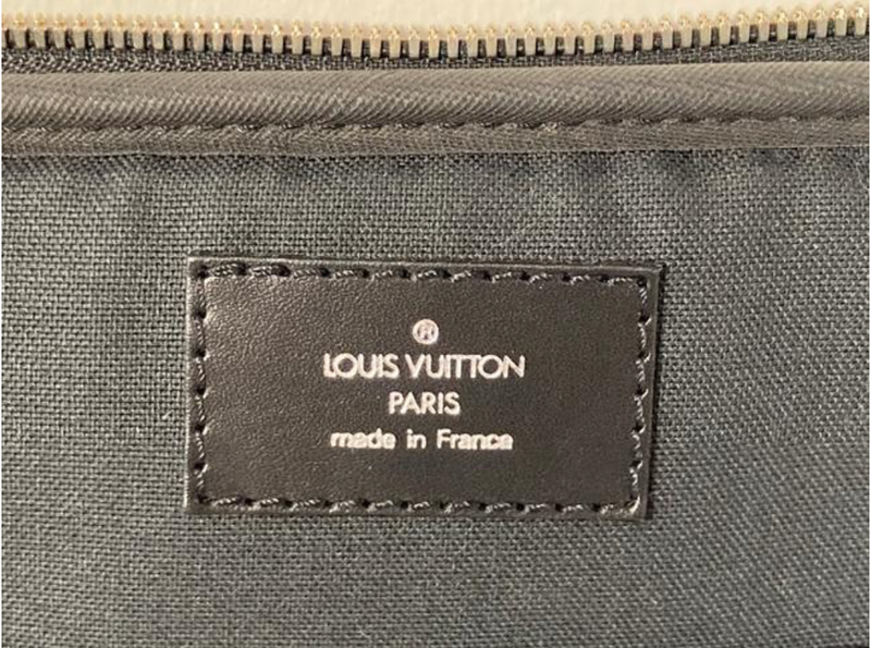 Louis Vuitton Cuir Taiga Tura 2 Way in Black – Chicago Consignment