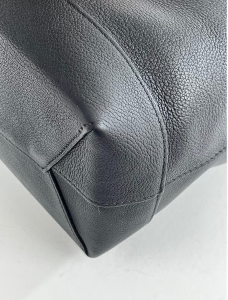 Louis Vuitton Leather Lockme MM