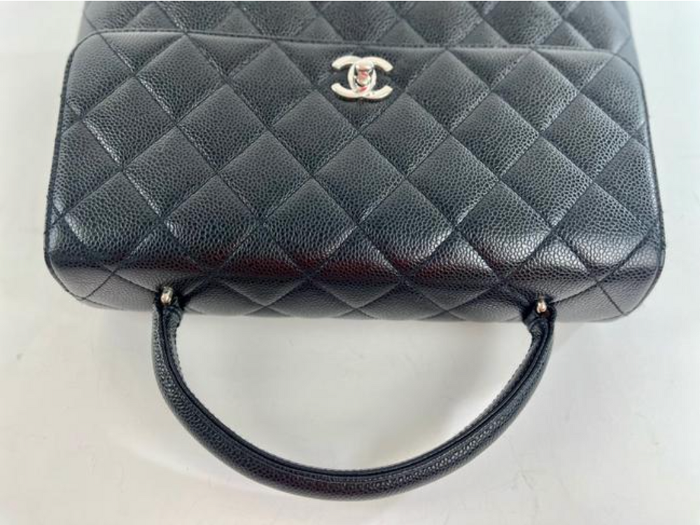 ショルダーバッグ・ポシェット × ヴィンテージ(中古) Chanel Caviar Coco Handle 28 Amazon.com: Chanel, Pre-Loved Black Caviar Coco Handle Bag