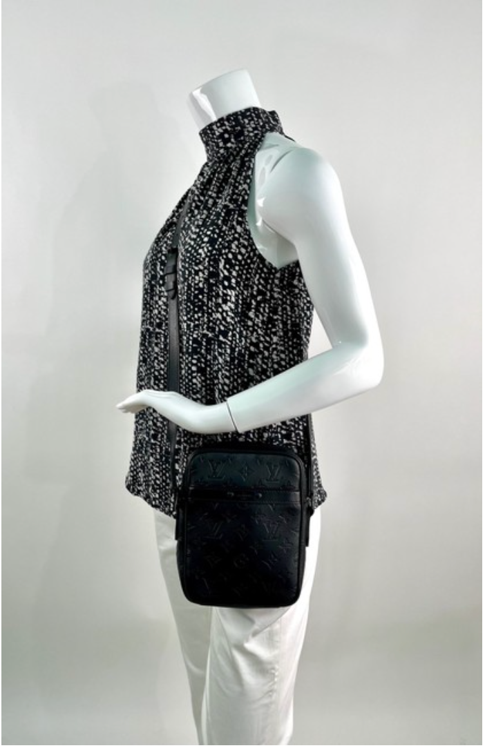 Danube cloth crossbody bag Louis Vuitton Black in Cloth - 25275001